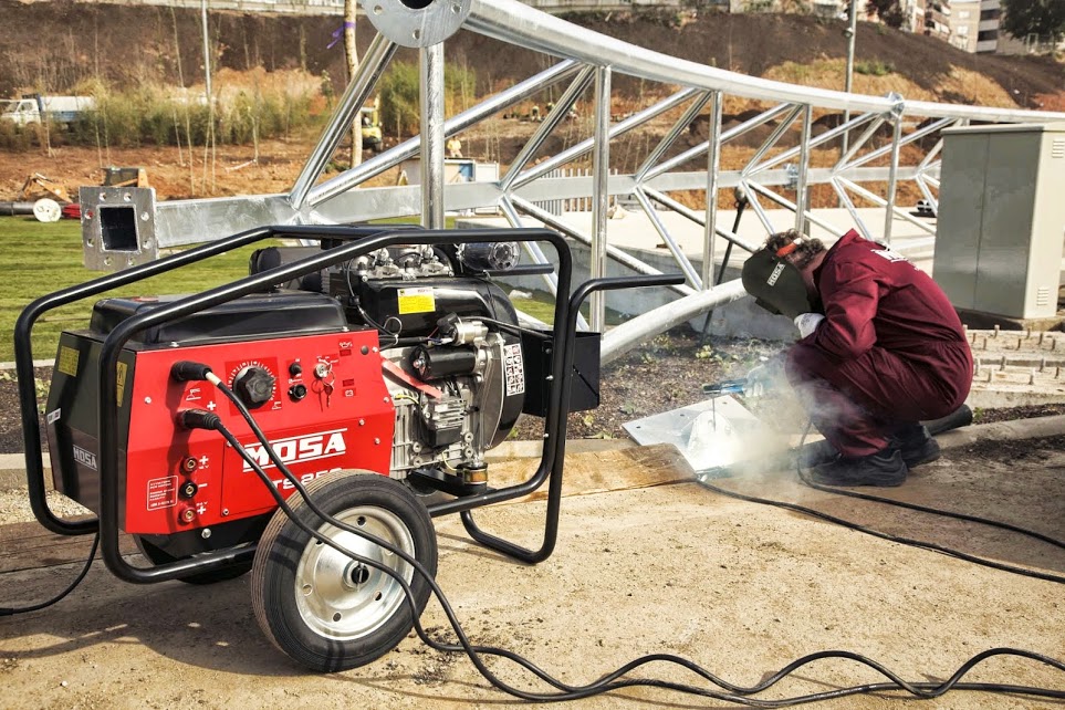 Сварочные агрегаты BCS / MOSA. Максимальный ток сварки от 165 А до 615 А, постоянный ток. Сварочные агрегаты BCS / MOSA. Максимальный ток сварки от 165 А до 615 А, постоянный ток.